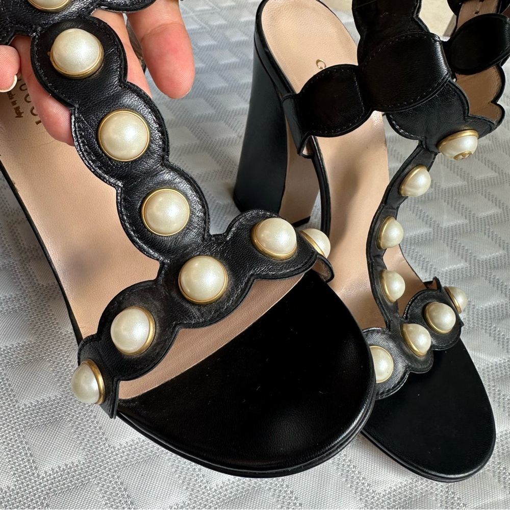 GUCCI women’s Nappa Willow Pearl T-Strap Sandals 37 Black - Picture 6 of 11
